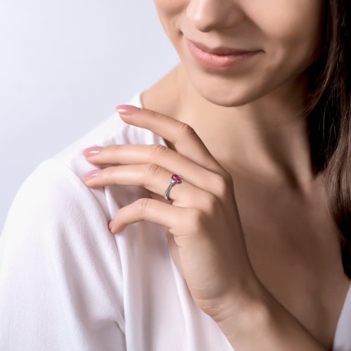 Pierścionek Red Passion: białe złoto, rubin